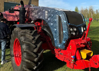 Первый беспилотный белорусский трактор показали вживую. BELARUS 3523i — 350-сильный гибрид