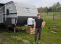 ИИ заменил: программист с 20-летним стажем живет в трейлере, ему отказали на 800 работах