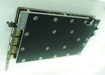 Inno3D показала NVIDIA RTX 5090 и 5080 на один слот – как это возможно