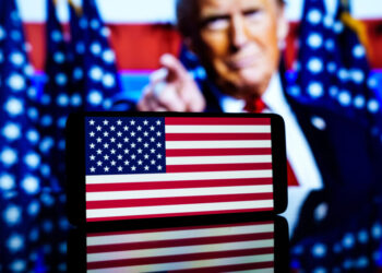 Samsung тоже: Трамп обещает 25% пошлины на Android-смартфоны, произведенные вне США