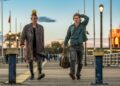 Трейлер фильма «Пойман на краже» — звезда «Дома дракона» становится панком и меняет Вестерос на криминальный Нью-Йорк