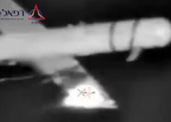 Боевой лазер впервые в истории поразил реальную цель