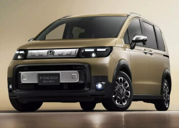 В продаже в России появился Honda Freed Crosstar: компактвэн-кроссовер с простым атмосферным мотором оценили в 2,14 млн рублей