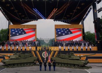 Парад в честь 250-летия армии США на день рождения Трампа вызвал шутки и глумление