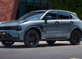 Представлен обновленный Lynk & Co 01: скидка в 4300 долларов, мощный мотор и 8-ступенчатый «автомат», которого нет у Volvo XC40 2026