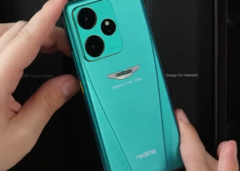 ВИДЕО: распаковка Realme GT 7 Dream Edition от Aston Martin