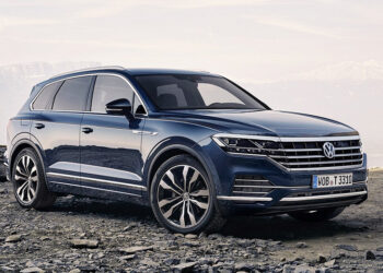 Как подорожали популярные в России кроссоверы за 10 лет? Volkswagen Touareg — почти в 4 раза, Hyundai Santa Fe — в 3,7 раза, Toyota RAV4 — в 3,5 раза