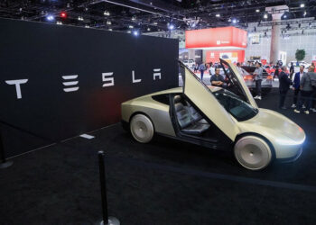 Samsung и Tesla подписали многомиллиардное согласшение: следующие 8 лет чипы для американских машин будет поставлять южнокорейский производитель