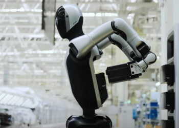 Робот Walker S2 может самостоятельно менять свои батареи и работать круглые сутки