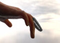 Пальцевая мышь Finger Maus может работать где угодно и не нуждается в столе