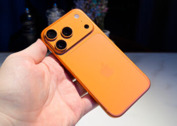 Когда смартфон зашел не в ту дверь. Обзор Apple iPhone 17 Pro