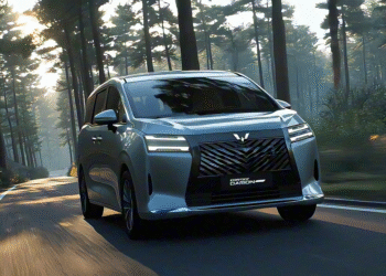 В Китае представлен 7-местный минивэн Wuling Xingguang 730: бензин, гибрид и электрическая версия по цене от 73 тыс. юаней (840 тыс. рублей)