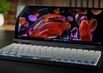 Это уникальный ноутбук с экраном 24 : 9, механической клавиатурой и ценой от 290 долларов. Kernelcom напоминает старые Sony Vaio P