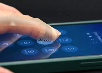 Ученые создали пластырь, имитирующий тактильные ощущения с точностью человеческого пальца