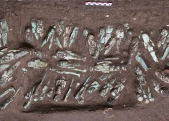 Археологи выяснили, что египетский фараон вторгся в чужую гробницу со своей армией слуг для загробной жизни