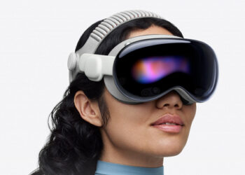 Чтобы лучше реагировать на требования Apple. Samsung проводит множественные преобразования в своих подразделениях