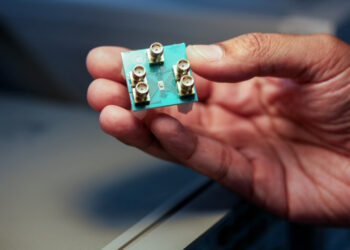 Ученые создали первый в мире микроволновый микрочип — намного быстрее и эффективнее традиционных аналогов