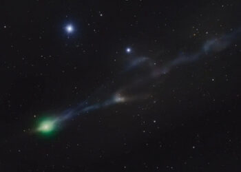 Межзвёздная комета 3I/ATLAS сильно потускла, приближаясь к Земле. Опубликовано новое фото