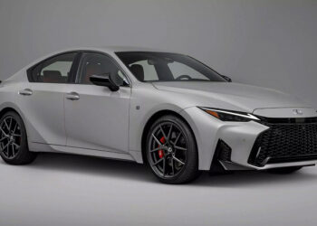 Lexus IS 2026 представлен в США: плюс 5000 долларов, минус 4- и 8-цилиндровый моторы