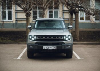 Выглядит как джип, пьет бензин как джип — но это кроссовер. Обзор Jetour T1 в российских реалиях