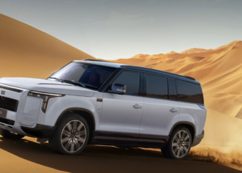 488 л.с., запас хода 1405 км и люксовое оснащение: в Китае представлен внедорожник Rox Adamas, его будут выпускать в России