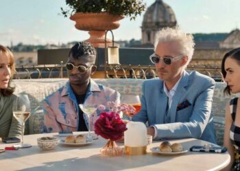 Чтобы жить как героиня “Эмили в Париже”, нужно зарабатывать больше €100 тысяч в год – Netflix снова приукрасил реальность