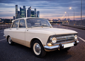 25 миллионов рублей за «Москвич». В России продают «Москвич 412ИЭ» 1974 года выпуска с пробегом всего 12 тыс. км «для коллекционеров и, возможно, для блогеров»