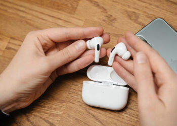 Мужчина использовал ИИ и 13 тысяч отзывов с Reddit, чтобы выбрать лучшие TWS-наушники