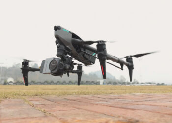 Xiaomi 17 Ultra снимает фейерверк с дрона и красуется со всех сторон в официальных видео