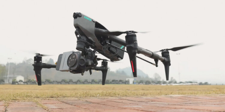 Xiaomi 17 Ultra снимает фейерверк с дрона и красуется со всех сторон в официальных видео