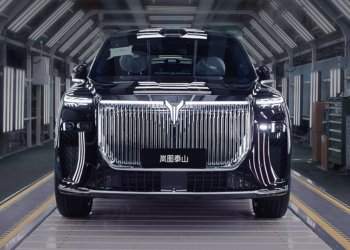 Новый уровень для Voyah: компания начинает поставки своего флагманского кроссовера Taishan в Китае, но скоро он официально появится в России