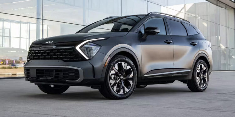 Kia Sportage дорожает в России на фоне увеличения утильсбора: версия со 180-сильным турбомотором прибавила 400 тыс. рублей (относительно сентября)
