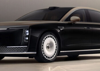 Китайский премиум заткнул немецкий: флагманский седан Maextro S800 от Huawei и JAC обошел по продажам в КНР BMW 7-й серии и Mercedes-Maybach S-класса вместе взятые