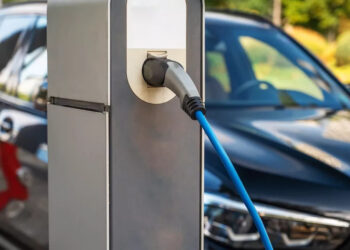 Быстрая зарядка ускоряет деградацию батарей электромобилей вдвое