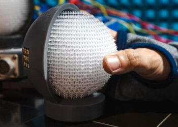 Аналоговые “глаза” для беспилотных авто: новый сенсор EyeDAR размером с апельсин уничтожает “слепые зоны”