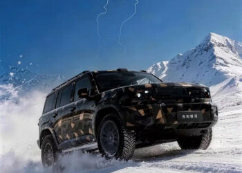 Подвинься, Land Cruiser. У Geely почти готов Cruiser 700 — брутальный гибридный внедорожник линейки Geely Galaxy