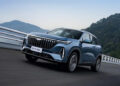 Geely показала обновленный кроссовер Atlas (Boyue L) — с автопилотом и бирюзовыми огнями в зеркалах