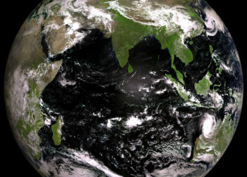 Планета в объективе: Роскосмос опубликовал первый снимок Земли со спутника «Электро-Л» № 5