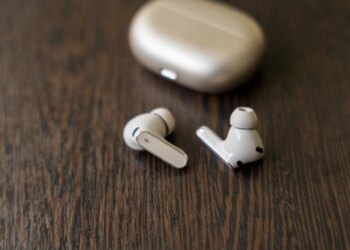 Я не снимал их 6 часов подряд: честный обзор флагманских HUAWEI FreeBuds Pro 5