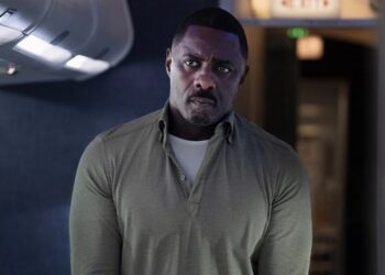 Шоураннер “Захваченного рейса” уже размышляет о сеттинге третьего сезона – это может быть корабль, подлодка или даже электровелосипед