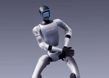 Танцующий робот вышел из-под контроля и ударил ребёнка по лицу на глазах у толпы