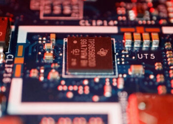 Бизнес по-американски: хотите мощные чипы — инвестируйте в центры обработки данных США