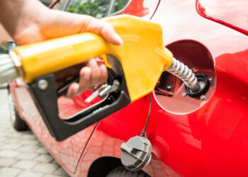 Бензин подорожал на 5 грн/л за несколько дней: эксперты прогнозируют, дойдет ли до 100 за литр