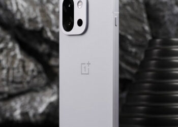 Редкий компактный флагман с топовой камерой и АКБ на 7000 мАч. Инсайдер раскрыл характеристики OnePlus 15T до анонса