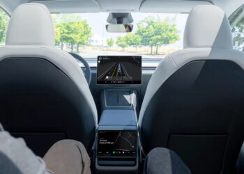 В феврале автомобили Tesla Robotaxi почти не попадали в аварии, но оказалось, что полностью самостоятельная машина у сервиса лишь одна