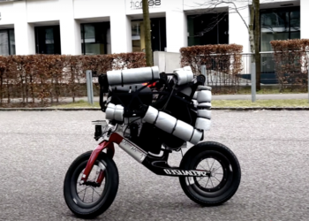 В Glovo оценят: исследователи создали скоростного велоробота и научили его триалу