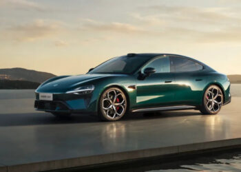 Вышел Xiaomi SU7 2026: до 902 км автономности, 670 км за 15 минут и автопилот в базе