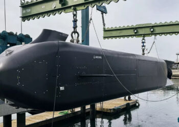 ВМС США выбрали подводный «авианосец» для запуска роев дронов