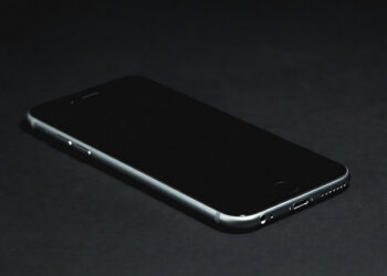 8000 мАч, перископная камера и компактный корпус с экраном 6,32 дюйма: инсайдер сообщил о скором выхода нового смартфона