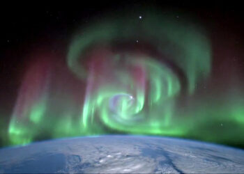 Землю накрыла первая продолжительная магнитная буря весны 2026: как долго она продлится